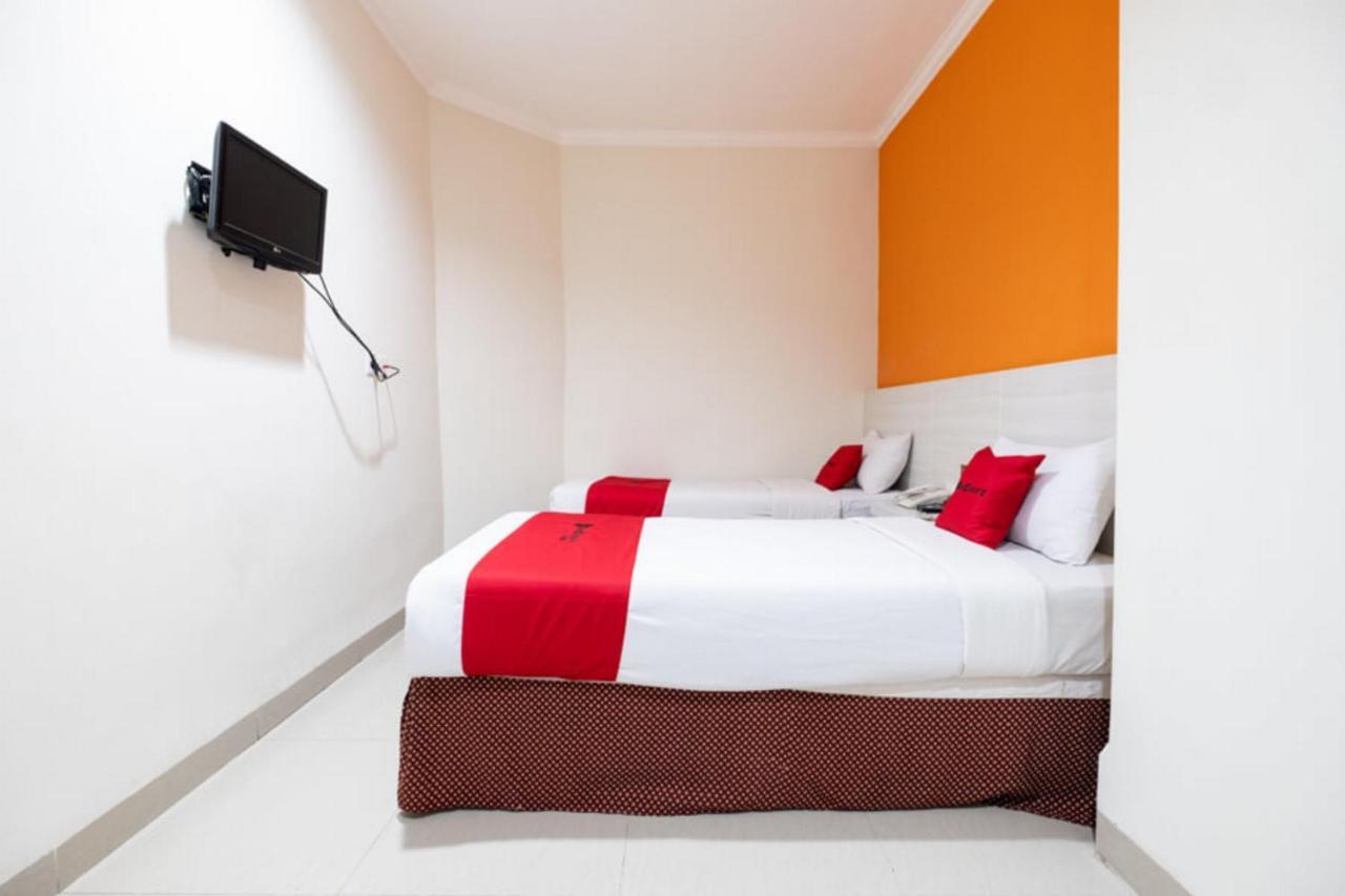 Reddoorz Plus @ Hotel Alden ماكاسار المظهر الخارجي الصورة