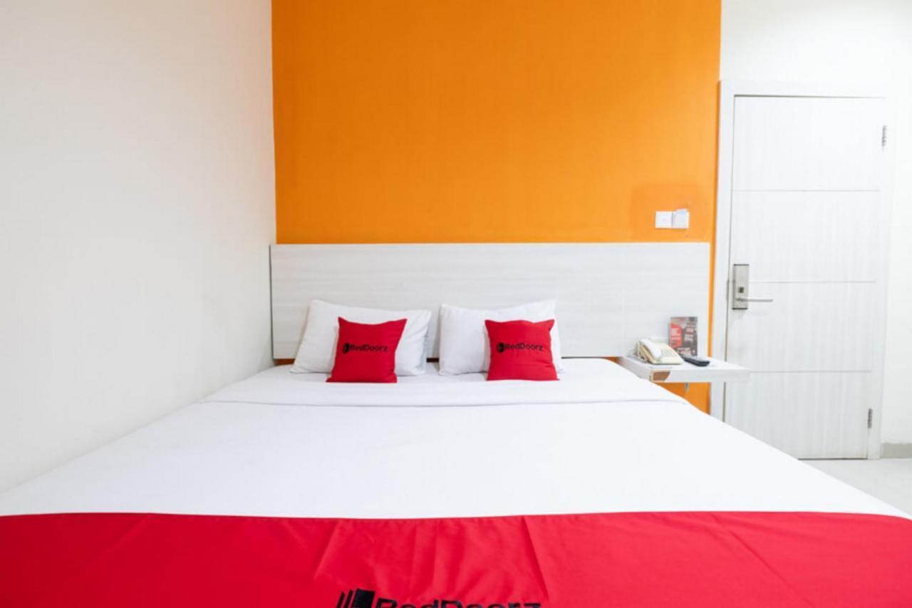 Reddoorz Plus @ Hotel Alden ماكاسار المظهر الخارجي الصورة