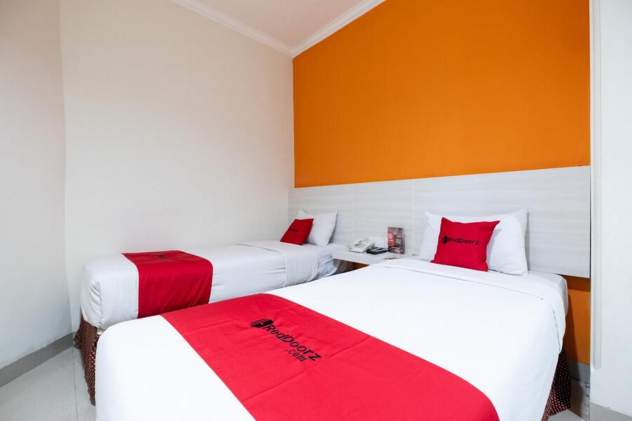 Reddoorz Plus @ Hotel Alden ماكاسار المظهر الخارجي الصورة
