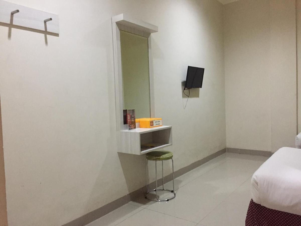Reddoorz Plus @ Hotel Alden ماكاسار المظهر الخارجي الصورة