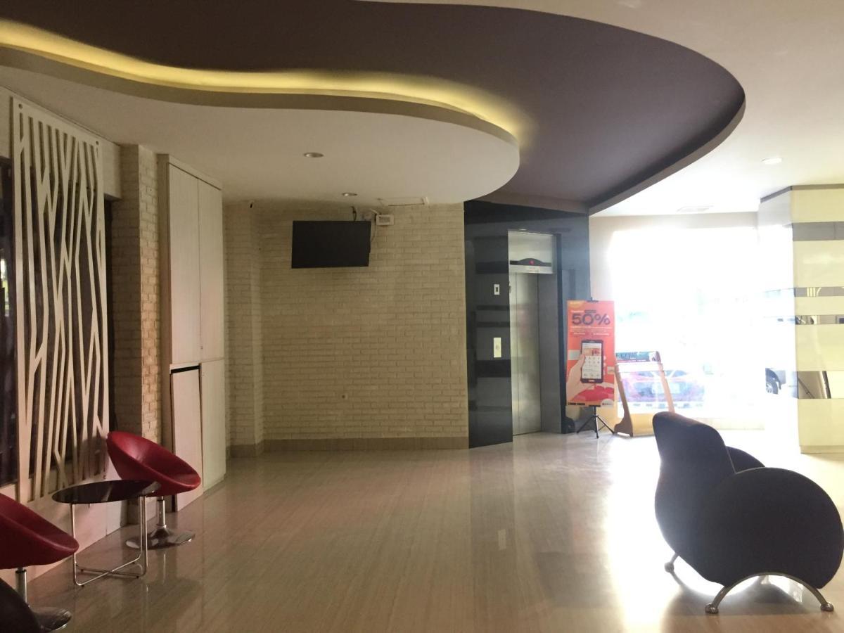 Reddoorz Plus @ Hotel Alden ماكاسار المظهر الخارجي الصورة